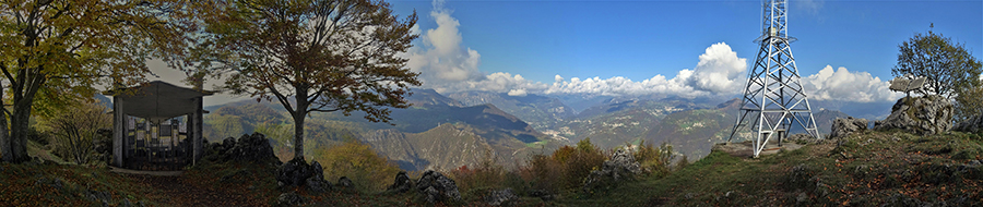 Dalla vetta del Monte Zucco (1232 m) splendida vista panoramica