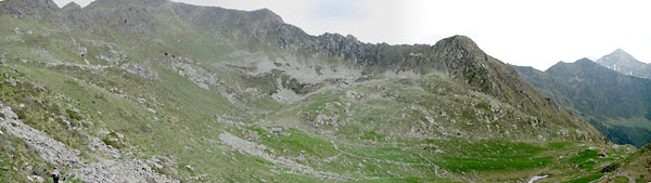 Panoramica verso l'Alpe Azzaredo con il Bivacco Zamboni