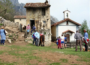 25 aprile 2007 - Festa delal Montagna nel piccolo b orgo di Cantiglio di S. Giovanni Bianco