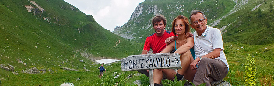 All'incrocio del sentiero di salita-discesa dal Monte Cavallo col sentiero 115 di Val Terzera per Passo San Simone