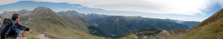 Panoramica sull'Alta Val Seriana e la Valbondione dalla Costa d'Agnone - foto Piero Gritti 7 sett 07