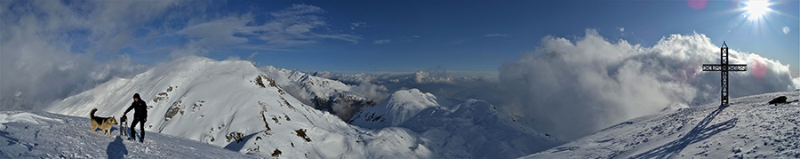Vista panoramica da Cima Grem (2049 m)