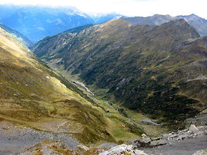 La verde, selvaggia Val d'Ambria che scende in Valtellina