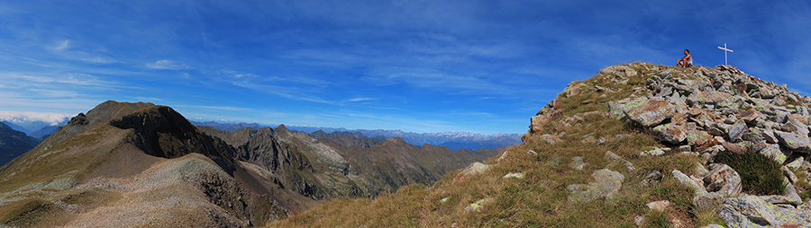 Cima di Venina (2624 m) a dx Monte Masoni (2663 m) a sx 