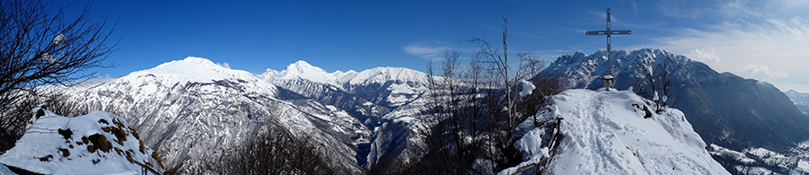 Dalla croce del Monte Castello (1425 m) vista panoramica suile cime del M.A.G.A. (Menna, Arera, Grem, Alben)
