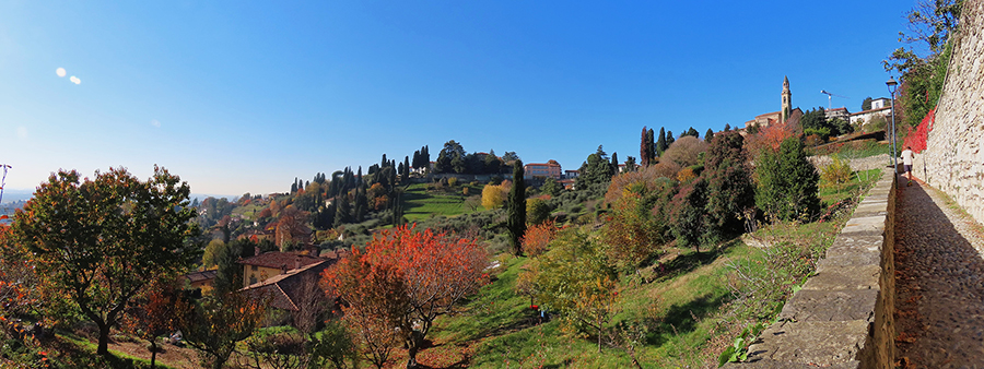 Panorama dalla Salita dello Scorlazzino sugli orti, sui colli e, in alto, sul Tempio dei Caduti di Sudorno