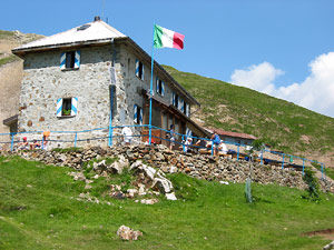 Il Rifugio Grassi, molto frequentato da escursionisti