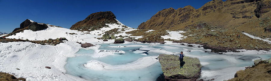 Laghetto di Pietra Quadra (2116 m) in disgelo...spettacolo !