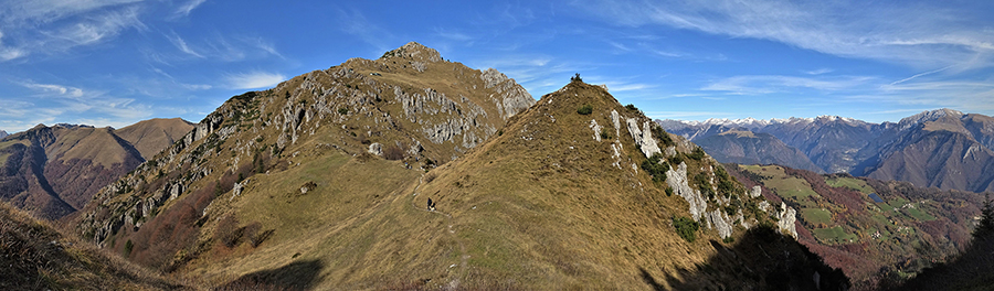 Vista panoramica dal Passo di Grialeggio (1690 m) verso il Venturosa ed oltre