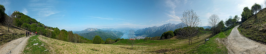 Panoramica all'Alpe di Pianezzo con vista verso 'Quel ramo del Lago di Como'