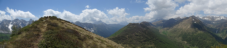 Dalla cresta di vetta del Gardena vista verso le valli del Vivione e del Sellero
