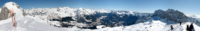 Dalla vetta del Ferrantino panoramica sulla Val di Scalve e le sue montagne - foto Piero Gritti 28 febb 09