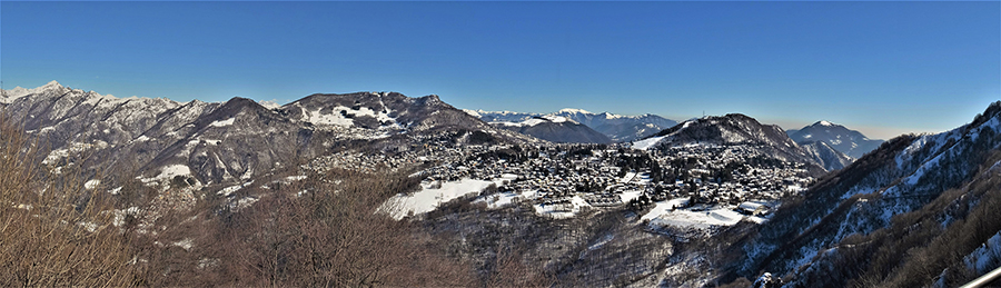Vista panoramica sull'altopiano Sellvino-Aviatico con Cornagera-Poieto ed oltre