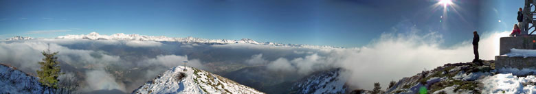 Dal Pizzo Formico vista verso la conca di Clusone e le Orobie dell'alta Valle Seriana