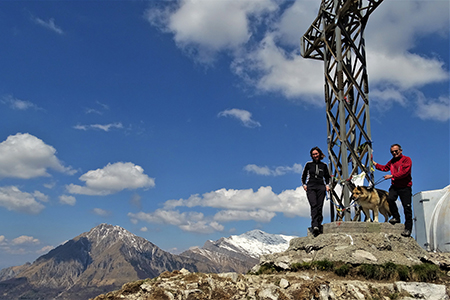 Monte Due Mani (1656 m) con Cima Muschiada (1458 m) dalla Culmine S. Pietro il 20 aprile 2019- FOTOGALLERY 