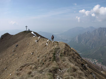 Salita dalla Culmine di S. Pietro ( 1265 m.) al Due Mani-Zucco di Desio ( 1656 m) il 28 aprile 2010 - FOTOGALLERY 