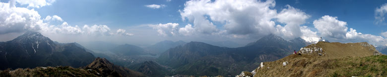 Dal Due Mani vista verso Resegone, Lecco, le Grigne, alta Valsassina e Val Taleggio
