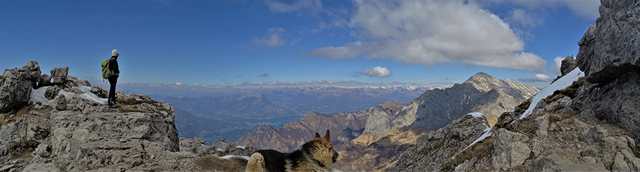 Panorama dalla Selletta di Val Scarettone a monte verso i monti del lago e il Grignone