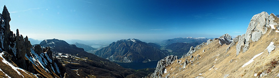 Panoramica sul vallone di salita a rif. Rosalba e verso il Lago di Como ed oltre