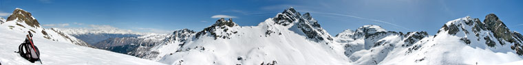 Panoramica al Rifugio F.A.L.C. (2120 m.) verso Alpi Retiche, Valtellina, Trona, PizzoTre Signori e Pizzo Varrone 