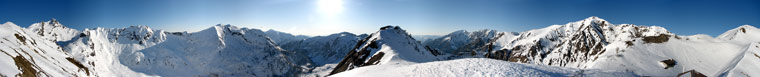 Ampia panoramica al Rif. S. Rita verso il Tre Signori, la Val Biandino e la Val Varrone