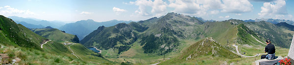 Panoramica dal Pizzo delle Segade al Passo S. Marco verso la Valle Brembana - foto Armando Lombardi