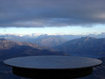 Dalal piastra d'orientamento-montagne del Linzone vista su Orobie ed Alpi - foto Diego Zanchi