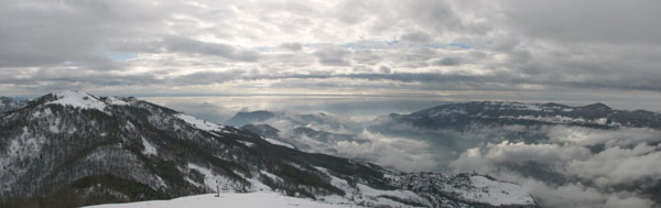 Dal Grassello vista sui Canti, i  Tre Faggi,   Fuipiano,  l'Albenza e tutta la Valle Imagna - foto Marco Caccia 3 febbraio 08
