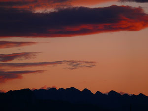 Da Zambla Alta ...zoom sul tramonto in Resegone (foto Gabriele Pessarelli) 