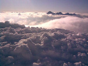 Dal rifugio Capanna 2000...un mare di nuvole con l'isola d'Alben! (4 gennaio 2009)