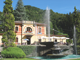 La ex-stazione Terme con la bella fontana - foto Piero Gritti