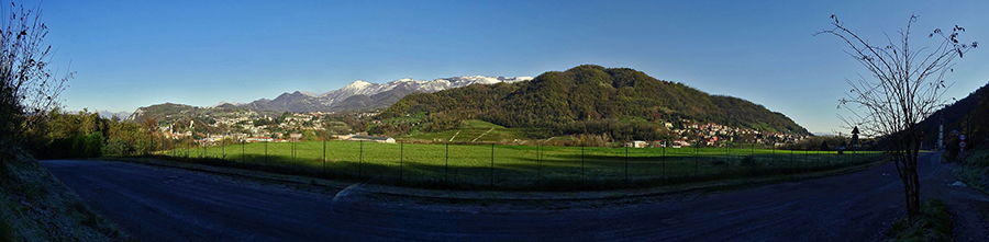 Dal Santuario dell'Addolorata di Ca' de' Rizzi vista verso Cisano (a sx) e Pontida (adx) everso i monti Linzone e Tesoro