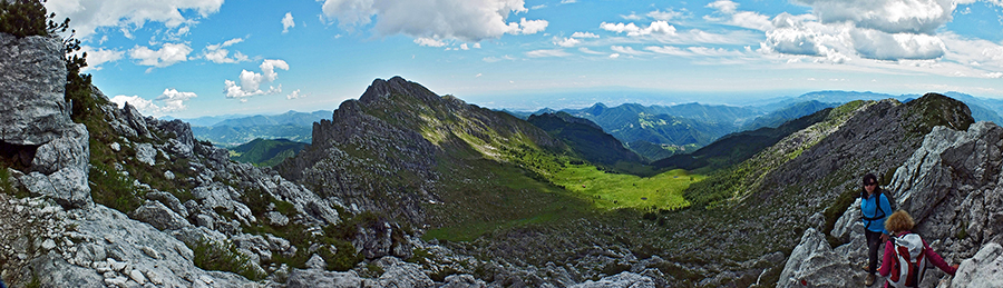 Scendendo da Cima Croce verso il 'Sentiero dell'Amicizia' 