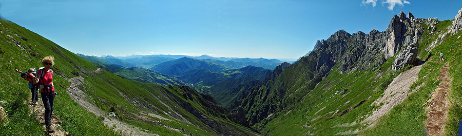 Sul sentiero 501 salendo dal Col dei Brassamonti alla Baita Nembrini