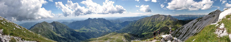 Dal Pizzo Arera vista verso la conca di Oltre il Colle ed oltre (2)