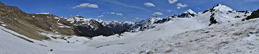 Vista sulla salita a vista dai pascoli della Baita del Camoscio alla Forcella Rossa