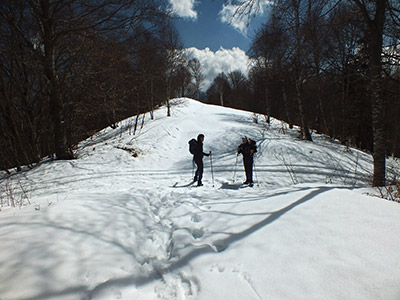 Salita primaverile sulla neve da Avolasio ( 1050 m.) alla SELLA (1450 m.) il 10 aprile 2013  - FOTOGALLERY