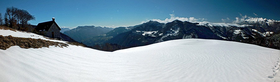 Scendendo dalla 'Sella' a 'Prato Giugno' con vista verso il Resegone