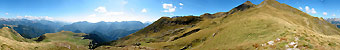 Panoramica dal M. Avaro sui Piani dell'Avaro e sulle Orobie circostanti