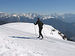 Con gli sci sulla pista di fondo