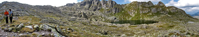 Sul sentiero di salita dal Rif. Benigni alla Cima di Valpianella con vista sul Lago Piazzotti