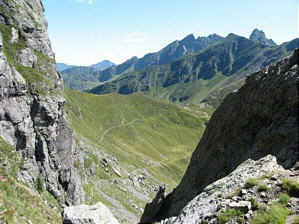Dall'alto del Canalino vosta verso il Passo Salmurano