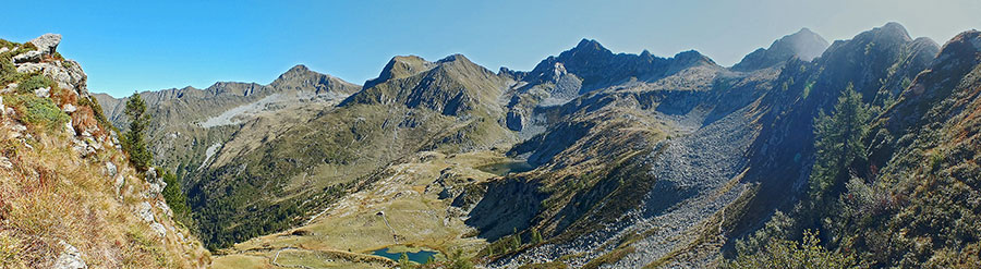 Vista verso i Laghi di Porcile con Cima Vallocci, Cima cadelle e Monte Valegino
