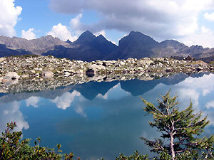 L'Aga, il Diavolo, il Grabiasca si specchiano nel lago