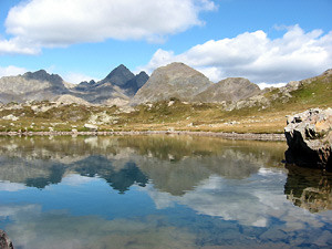Il Pizzo del Diavolo si specchia nel Lago dei Curiosi