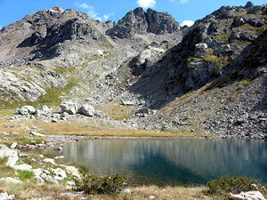 Il lago dei Curiosi con il M. Madonnino
