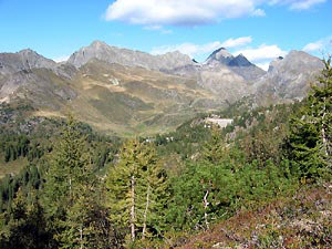 Vista dal sentiero che scende dal Lago Zelto