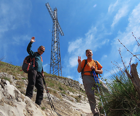 In Canto Alto (1146 m) da Ripa-Zogno ad anello fiorito il 10 aprile 2025 - FOTOGALLERY