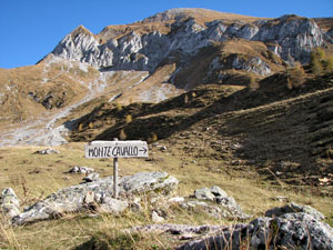 Per il Monte Cavallo...sentiero a destra!