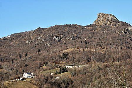 Alla Madonna delle Cime sul Corno Zuccone (1458 m) ad anello da Reggetto di Vedeseta in Val Taleggio il 13 gennaio 2018- FOTOGALLERY